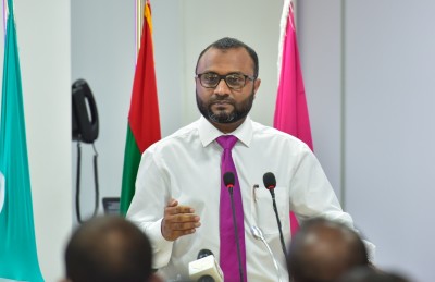 ޑރ. ޝަހީމް، އިދިކޮޅު އެޑްވައިޒަރަކަށް ހަމަޖައްސައިފި