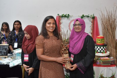 ކުދިން ބެލުމުގައި ތިމާވެއްޓާ ރައްޓެހި ގޮތްތައް އިޚްތިޔާރު ކުރަންޖެހޭ: ފަޒްނާ