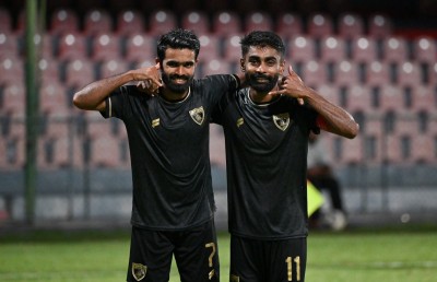 ފަހަތުން އަރައި ބުރު ބަލިކޮށް އީގަލްސް ފެށުން ރަނގަޅު ކޮށްފި