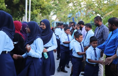ކޮވިޑް ނެތް ރަށްރަށުގައި ސްކޫލުގައި ކިޔަވައިދޭ ވަގުތު އިތުރުކުރަނީ