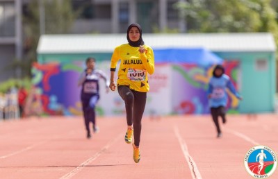އިންޓަ ސްކޫލް އެތުލެޓިކްސް ޗެމްޕިއަންޝިޕްސް: ފުރަތަމަ ދުވަހު އަހްނާ މުގުރާލީ ޓްރިޕަލް ޖަމްޕްގެ ގައުމީ ރެކޯޑް