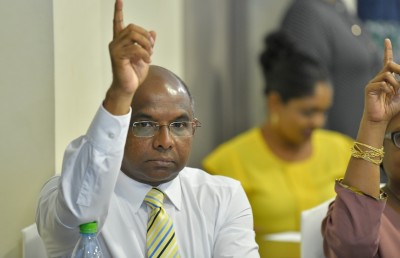 ޝާހިދުގެ މައްސަލަ ހުށަހަޅައިފި، ނަޝީދުގެ ފެކްޝަނުން ސޮއެއް ނުކުރި!