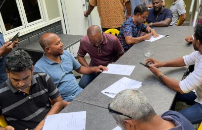 ނަޝީދު ފިޔަވައި "ފިކުރެއްގެ ދިރުން" އިސްބޭފުޅުން ޕާޓީން ވަކިވެއްޖެ