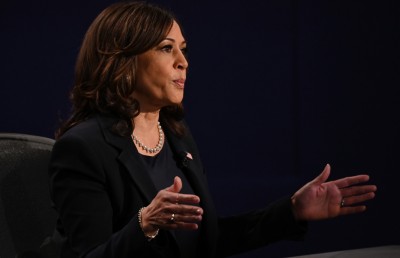 ޕެންސާއި ހެރިސްގެ ބަހުސް: ކޮވިޑްއާ ގުޅޭ ބަހުގެ ހަމަލާތަކެއް