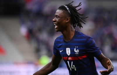 17 އަހަރުގެ ކަމަވިންގާ އަށް ފުލުފުލުގައި ރެކޯޑްތަކެއް