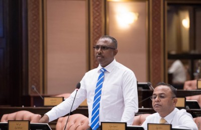 ހިޔާނާތުގެ ތުހުމަތުވާ ވަޒީރުން އިސްތިއުފާ ދޭންޖެހޭ: އާޒިމް