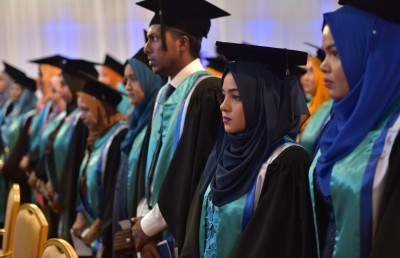 ތިޔައީ އަންހެން ކުއްޖެއްނު، ތިކަމެއް ނުވާނެ!