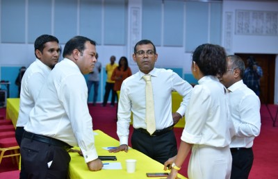 އިވާ ވަކިކުރާތީ ހިތްހަމަނުޖެހި ނަޝީދު ވިދާޅުވީ "އަޅުގަނޑު ވަކި ނުކުރެވޭނެ"! ކަމަށް