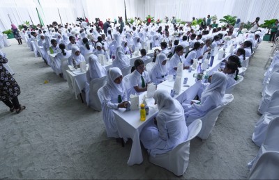 ތިޔައީ އަންހެން ކުއްޖެއްނު، ތިކަމެއް ނުވާނެ!