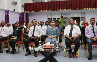 އުސޫލެއް ނެތި ވެހި އެވޯޑު ދިނުމުން އެޑިއުކޭޝަން އެސްއެމްޓީ މުވައްޒަފުން ޖަލްސާ "ބޮއިކޮޓް" ކޮށްފި