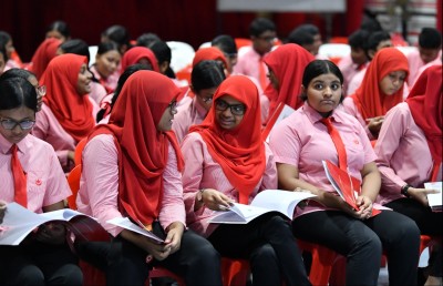 ތިޔައީ އަންހެން ކުއްޖެއްނު، ތިކަމެއް ނުވާނެ!
