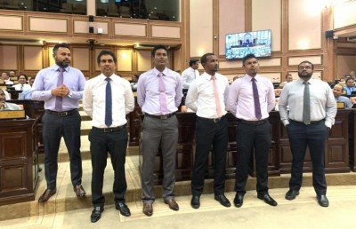 ހައިލަމް ހާޒިރުކުރާ ޖަލްސާއަށް ނަޝީދު ވަޑައިގެންނެވުުމުން މަޖިލިސް ހޫނުވެއްޖެ