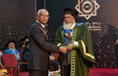 ރައީސްގެ އަތްޕުޅުން ލޯފަން ތިން ކޮއްކޮއިންނަށް އިމާމުކަމުގެ ޑިގްރީ ސެޓްފިކެޓް