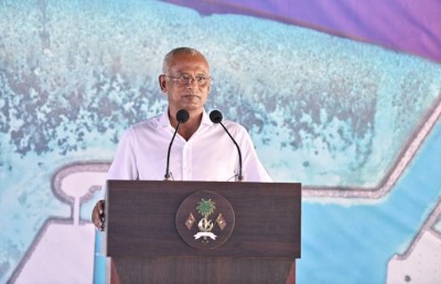 ދަރަނބޫދުއަށް ރީތި ބޮޑު ބަނދަރެއްގެ ނަސީބު