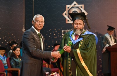 ރައީސްގެ އަތްޕުޅުން ލޯފަން ތިން ކޮއްކޮއިންނަށް އިމާމުކަމުގެ ޑިގްރީ ސެޓްފިކެޓް