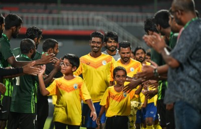ވެލެންސިއާގެ ކޯޗަކަށް އާތީ ހަމަޖައްސައި ޕްރެކްޓިސް ފަށަނީ
