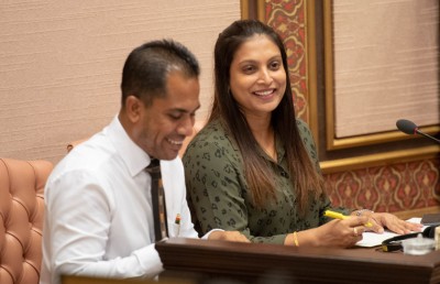މިނިސްޓަރުގެ ޖަވާބުތަކަށް ނަަޝީދު ދެއްވީ އޭ ސްޓާއެއް