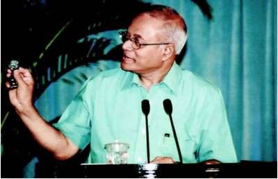 މައުމޫންގެ މަޑުމަޑުން ފަނޑުވި ސިޔާސީ ހަޔާތުން އެތައް އިބުރަތެއް