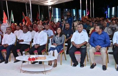 100 ޕަސެންޓް ޔަގީންކަން ދެއްވައި ދޮންބިލެއް ވިދާޅުވީ ހުންނަވާނީ ރައީސާ އެކު ކަމަށް