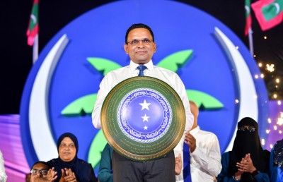 "އުޖާލާ ޒަމާން" ސްލޯގަންއާ އެކު ނާޒިމަށް އެމްއެންޕީގެ ރިޔާސީ ޓިކެޓް ހަވާލުކޮށްފި