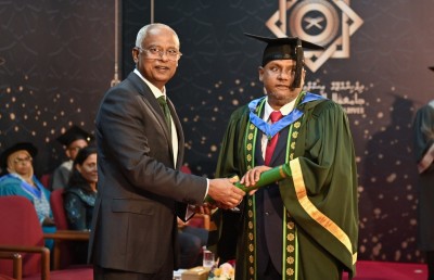 ރައީސްގެ އަތްޕުޅުން ލޯފަން ތިން ކޮއްކޮއިންނަށް އިމާމުކަމުގެ ޑިގްރީ ސެޓްފިކެޓް