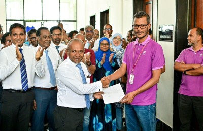 ޑިމޮކްރެޓްސް ރަޖިސްޓްރީ ކުރަން 3،500 ފޯމާއެކު ހުށަހަޅައިފި