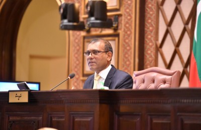 ރިފްއަތުގެ އިތުބާރުގެ މައްސަލަ: ނަޝީދު ވިދާޅުވަނީ ސުޕްރީމް ކޯޓުގެ ލަފައެއް ހޯދަން ޖެހޭ ކަމަށް!
