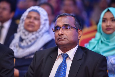 ބާރުގަދަ ބަޔަކު ނުފޫޒު ފޯރުވާނަމަ ފަނޑިޔާރު ތަނާޒުލުވާން ޖެހޭ: ފާއިޒް
