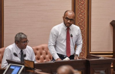 ސަރުކާރުން ކުރާ ބައެއް ވިޔަފާރިތައް އާންމުންނަށް ދޫކޮށްލާނެ: އަމީރު