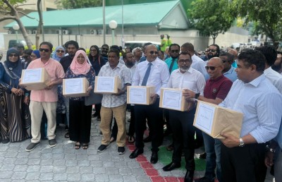 ޑިމޮކްރެޓްސް ރަޖިސްޓްރީ ކުރަން 3،500 ފޯމާއެކު ހުށަހަޅައިފި