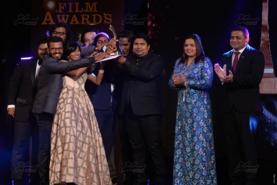 ފިލްމް އެވޯޑްސްގެ ނޮމިނޭޝަނުން ޑާކްރެއިން ވިދާލައިފި!