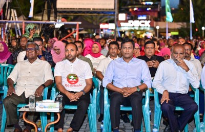 ޗާގޯސް މައްސަލާގައި ރައީސަށް ދައުވާ ކުރާނަން: ނާޒިމް
