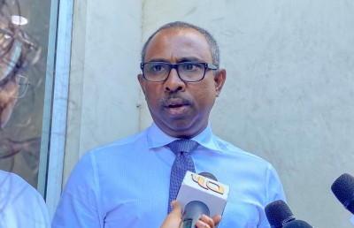 ނަޝީދު ވަކިކުރަން ސޮއި ވެސް ހަމައެއް ނުވާނެ، ހުށަހެއް ވެސް ނޭޅޭނެ: އާޒިމް