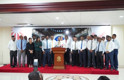 ނަޝީދު، މަޖިލީހުގެ ރިޔާސަތުން ދުރުކުރަން އެމްޑީޕީގެ ޕީޖީން ފާސްކޮށްފި