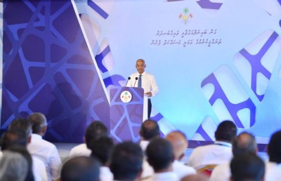 ރ. އަތޮޅު ދެކުނު ބިތުގެ އެއާޕޯޓު ހަދަނީ ބެރިޔަންފަރުގައި: ރައީސް