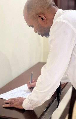 ނަޝީދު، މަޖިލީހުގެ ރިޔާސަތުން ދުރުކުރަން އެމްޑީޕީގެ ޕީޖީން ފާސްކޮށްފި