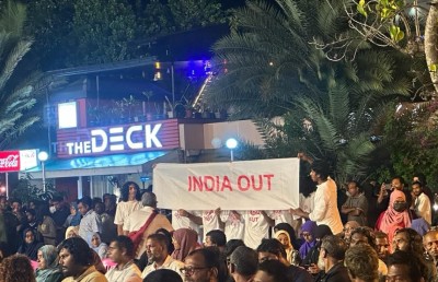 ރޭގެ ޖަލްސާގައި އިންޑިއާ އައުޓް ބެނާ ދެމީ ސަރުކާރުން ފޮނުވި ބައެއް:ޑިމޮކްރެޓްސް