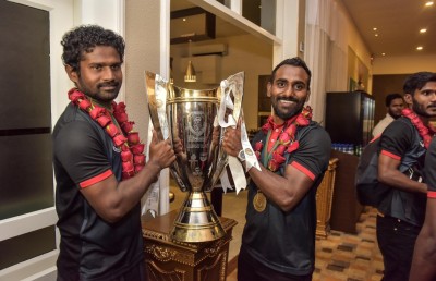 ޓީސީގެ ކެޕްޓަން ފައްރަ ސަސް އަށް ސޮއިކޮށްފި