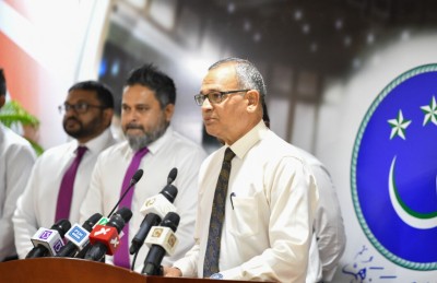 ރަސްމީކޮށް ނުނިންމިޔަސް ޕީޕީއެމް/ޕީއެންސީ މެމްބަރުން ތިބީ ނަޝީދު ވަކިކުރުމާ ދެކޮޅަށް: އާދަމް ޝަރީފް