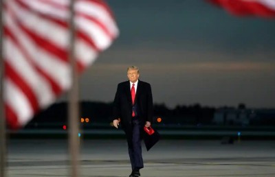 އެންމެ ފަހުން ޓްރަމްޕް ކޯޓަށް ހާޒިރު ކުރަނީ