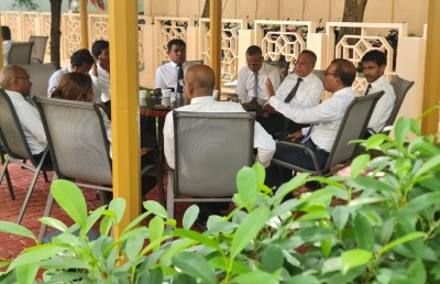 ރިޔާސަތަށް ވަޑައިނުގެން ނަޝީދު ކުޑަދަށުގައި!