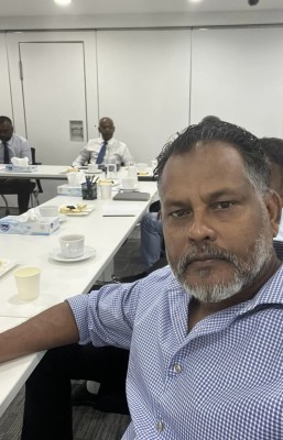 ރައީސް ކެމްޕޭނަށް ނުކުންނަވަން ކޯލިޝަނާ އެކު ބައްދަލުވުމެއް