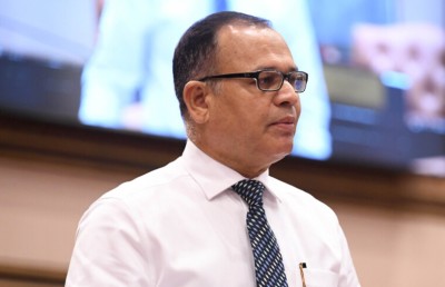 ފްރާންސްގެ އުފެއްދުންތައް އެތެރެކުރުން ހުއްޓާލަންޖެހޭ: އާދަމް ޝަރީފް