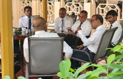 ރިޔާސަތަށް ވަޑައިނުގެން ނަޝީދު ކުޑަދަށުގައި!