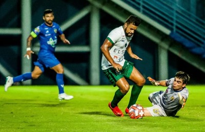 އީގަލްސް އަށް ބްރެޒިލްގެ ގޯލްކީޕަރެއް