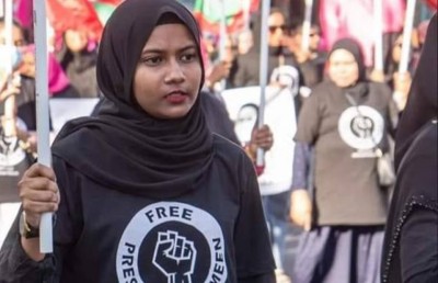 ތަކުރާރުކޮށް ހައްޔަރުކުރާ ނުހާ، ފުލުހެއްގެ އަތުގައި ދަތް އަޅައިގެން ބަންދަށް
