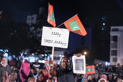 ޔާމީން މިނިވަންކުރަންދެން އިިދިކޮޅުން މަދަނީ ބަސްނޭހުމަކަށް ދާން ނިންމައިފި