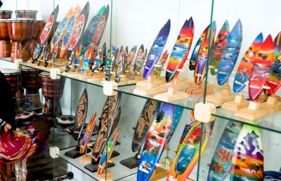 ސްވެނިއާ ފިހާރަތަކުގެ ދަފުތަރެއް އެކުލަވައިލަނީ