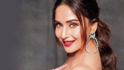 މަދޫރީގެ ވެބް ސީރީޒެއް ނެޓްފްލިކްސް އަށް