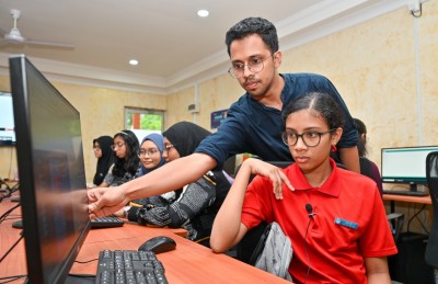 މި ކުދިން ކޯޑުކުރަނީ ކުރިމަގު